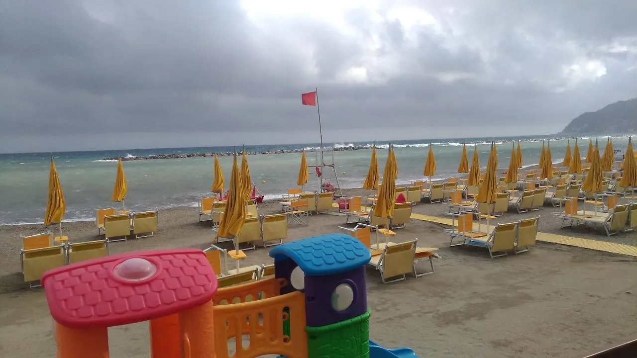Appartamento Le Rondini San Bartolomeo Al Mare Italy